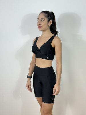 BERMUDA CLÁSSICA COM BOLSOS PRETA
