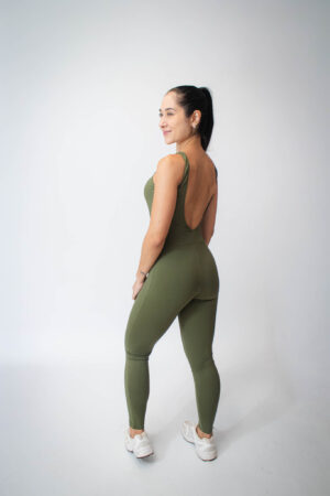 MACACÃO ESSENCE VERDE MILITAR