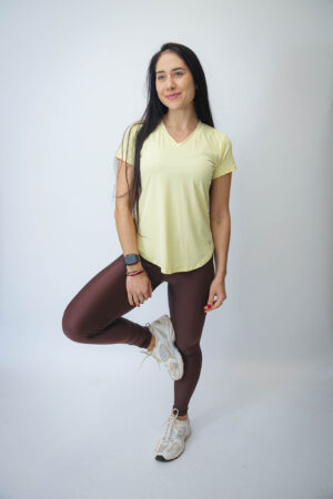 CAMISETA GOLA V AMARELO MANTEIGA